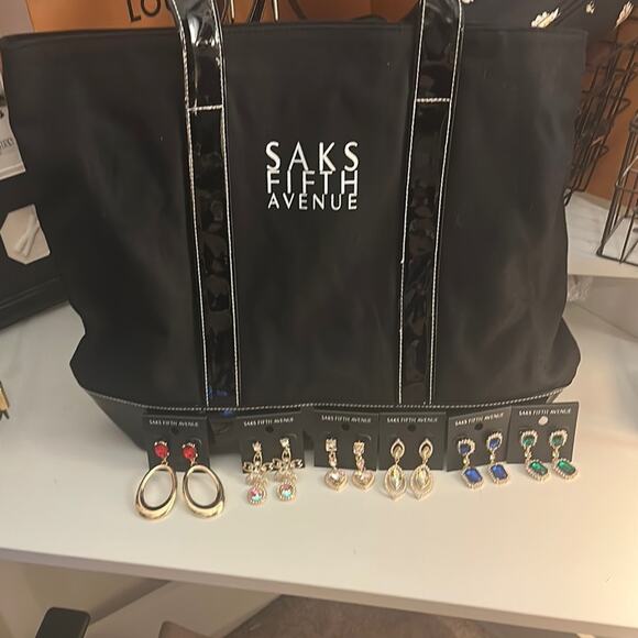 Saks Fifth Avenue Black Tote Bag Bundle with 6 pairs of Saks earrings. - Picture 1 of 11